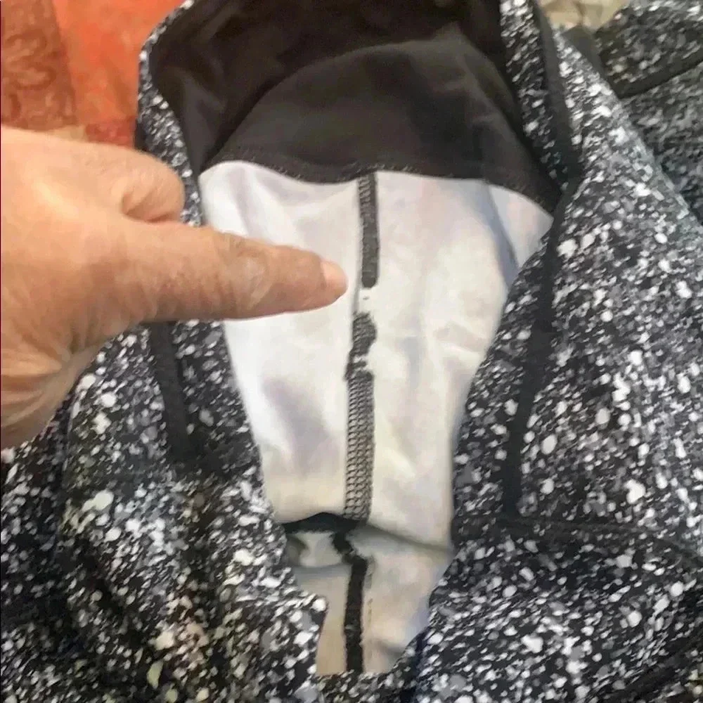 Lululemon outrun 17” crop